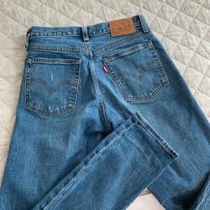 Levi wedgie size 25 jeans